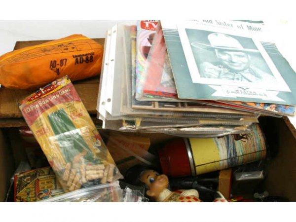 VINTAGE TOY LOT 1950's COMICS COCA COLA TIN TOYS - 2