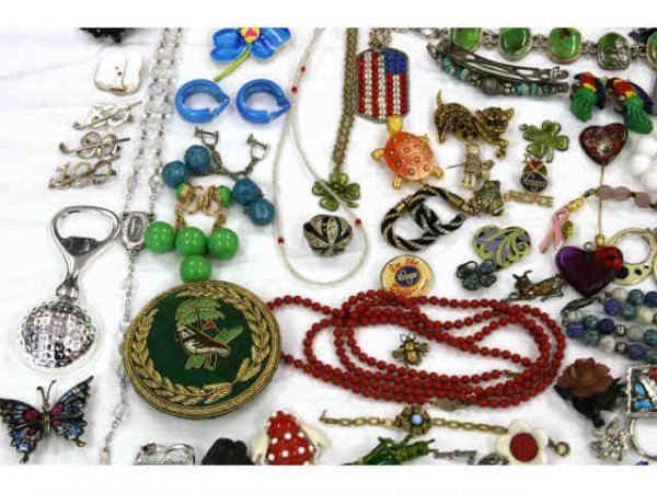 ENORMOUS LOT OF COLORFUL FUN COSTUME JEWLERY - 2
