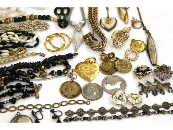HUGE LOT OF ANTIQUE COSTUME JEWELRY OVER 100 PCS - 2