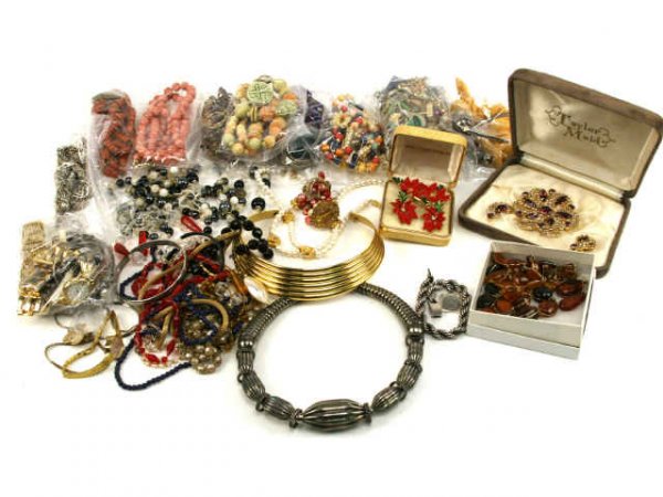 LARGE LOT OF COSTUME JEWELRY