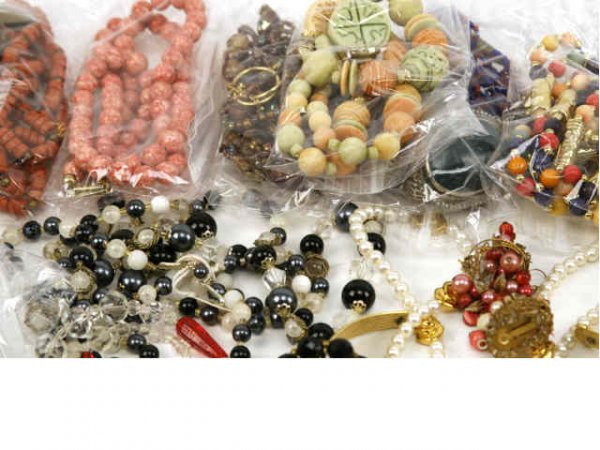 LARGE LOT OF COSTUME JEWELRY - 3