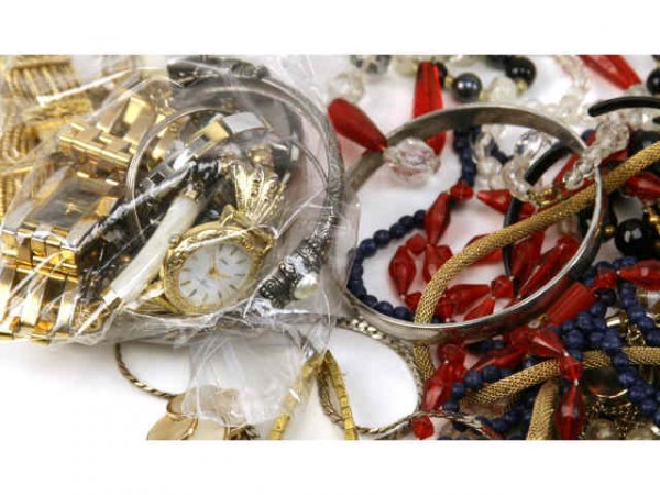 LARGE LOT OF COSTUME JEWELRY - 4