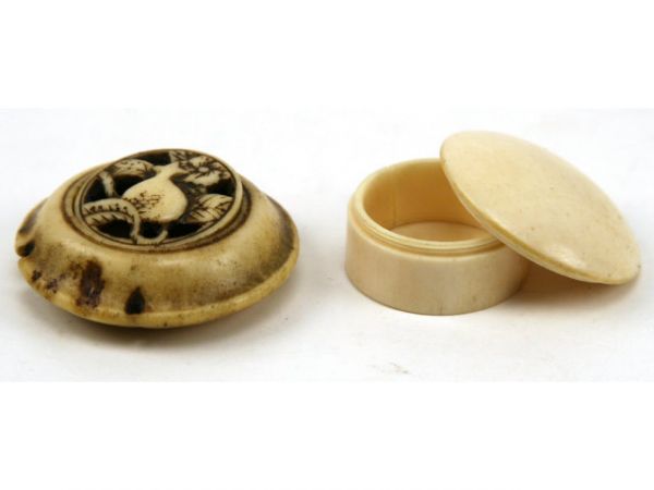 ANTIQUE JAPANESE IVORY SIGNED NETSUKE & BOX LOT - 4