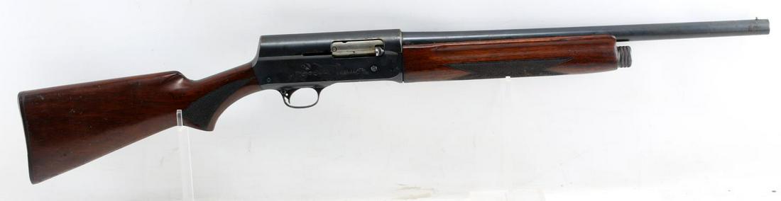 REMINGTON MODEL 11 SEMI AUTO SHOTGUN 12 GAUGE: Blued steel with engraved duck scene, serial no. to left side, maker marked to top of 20 inch barrel, good clear bore, chambered for 2 3/4 or shorter shells, US grenade marked to left side receiver, m