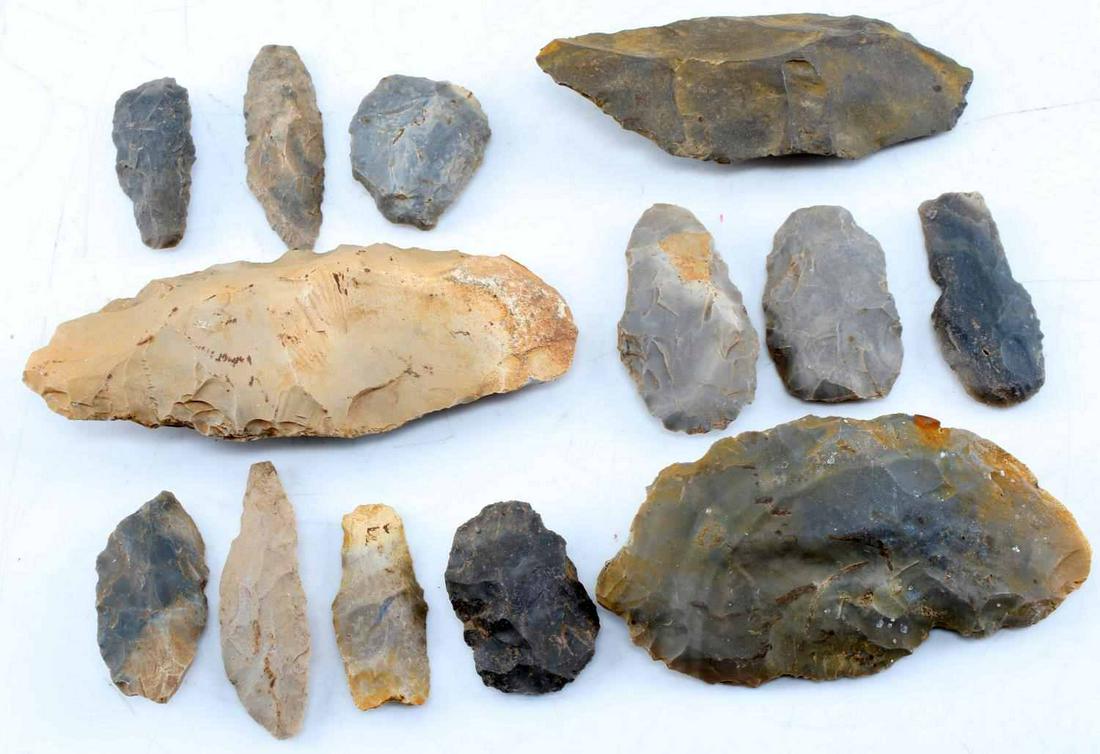 COLLECTION OF GEORGIA ARTIFACTS LITHIC SCRAPERS: From the North Georgia region Duck River area, scraper and stone tools ranging in size from 2 to 7 inches.