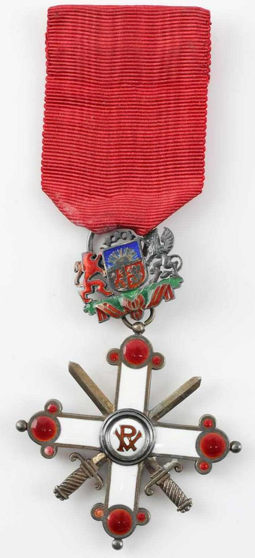 LATVIAN VIESTOR ORDER WITH SWORDS 4TH GRADE SILVER: Very nice Order with full enamel, replaced pin, 1938 issue, order tests for .800 silver, including ribbon measures 110 mm.