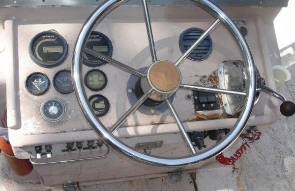 SALTWATER FISHING BOAT SUZUKI 200 HP - 4
