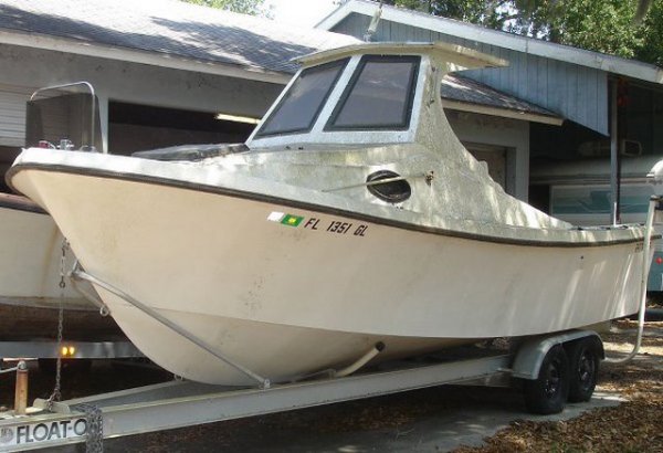 SALTWATER DIVE BOAT W/ CABIN 23'