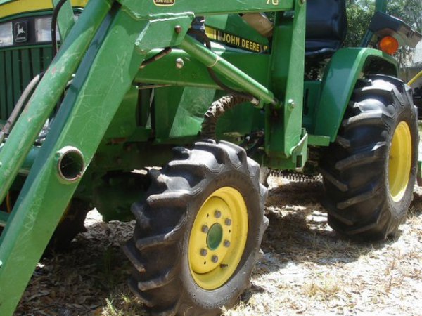 JOHN DEERE 770 TRACTOR LOADER W/ BRUSH HOG - 8
