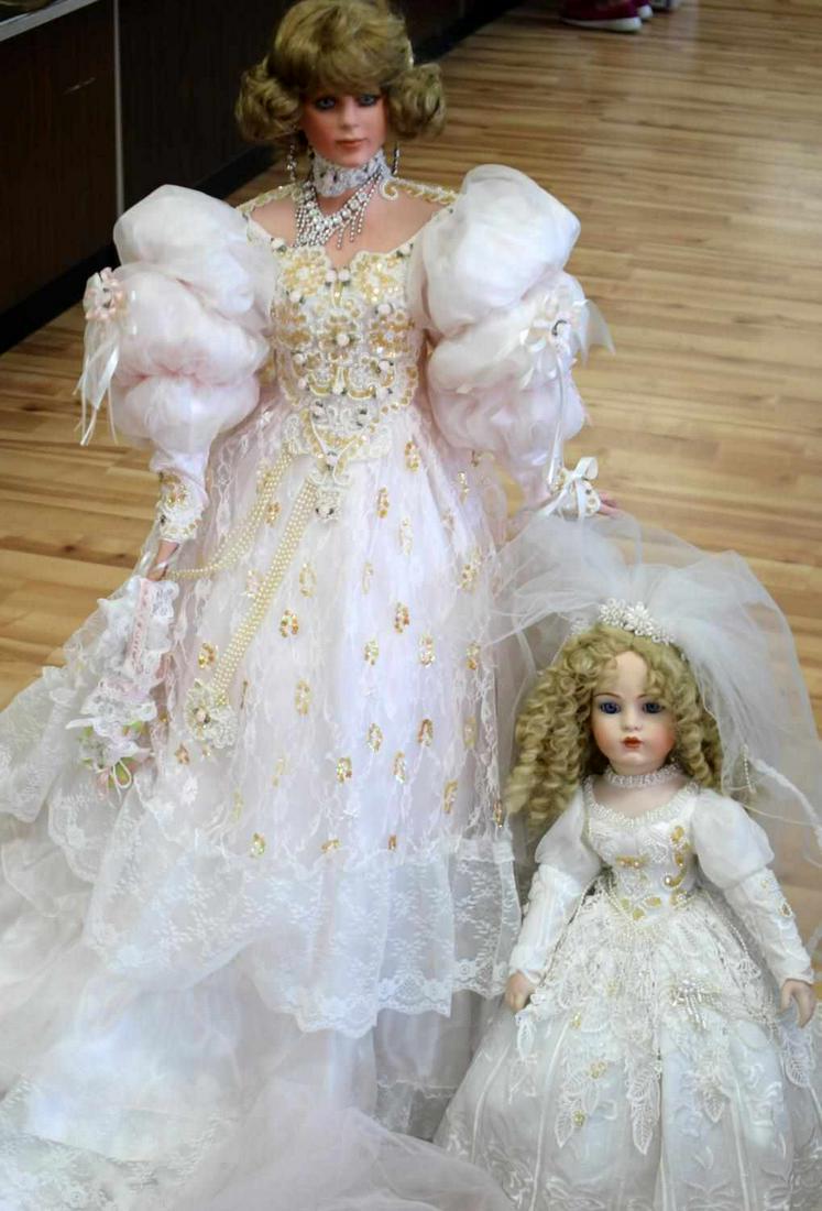 LOT OF 2 VERNON SEELEY PATRICIA LOVELESS DOLLS: Lot of 2 porcelain dolls. "Patricia Loveless", measuring 24 inches high, from 1995/2000 series, doll number 557/1000, all imprinted on back of neck. "Rustie", measuring 42 inches and approximately 5-7