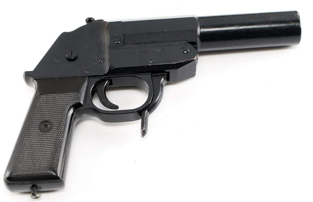 EAST GERMAN ERNST THAL MANN COLD WAR FLARE PISTOL: With holster, cleaning rod, and strap6.5 inch barrel S/N 24102, very good original condition. 46