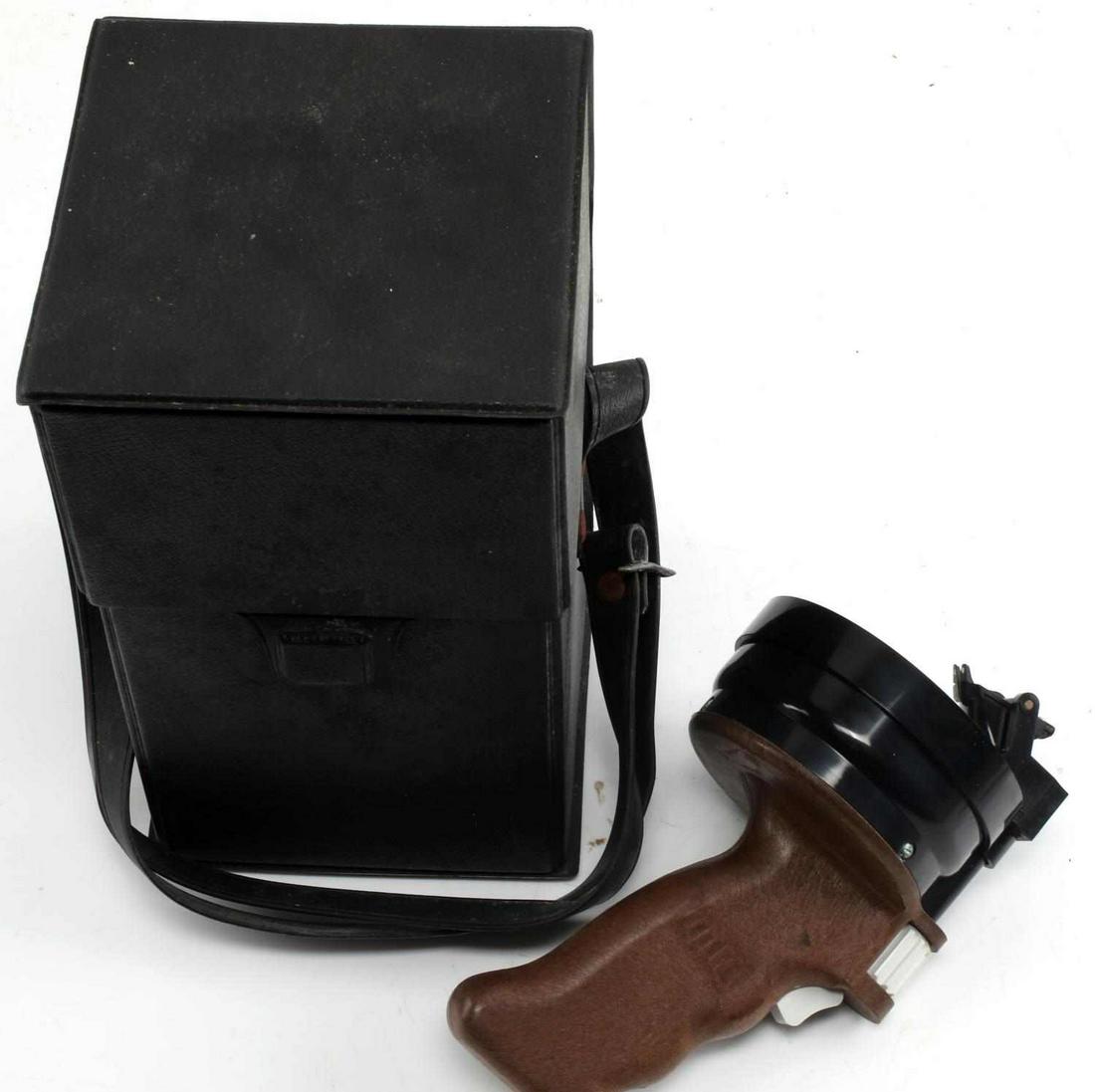 VINTAGE CARAC NAUTICAL HAND BEARING MARINE COMPASS: Lighted marine hand bearing compass comes in original carry box. prism appears in good condition.