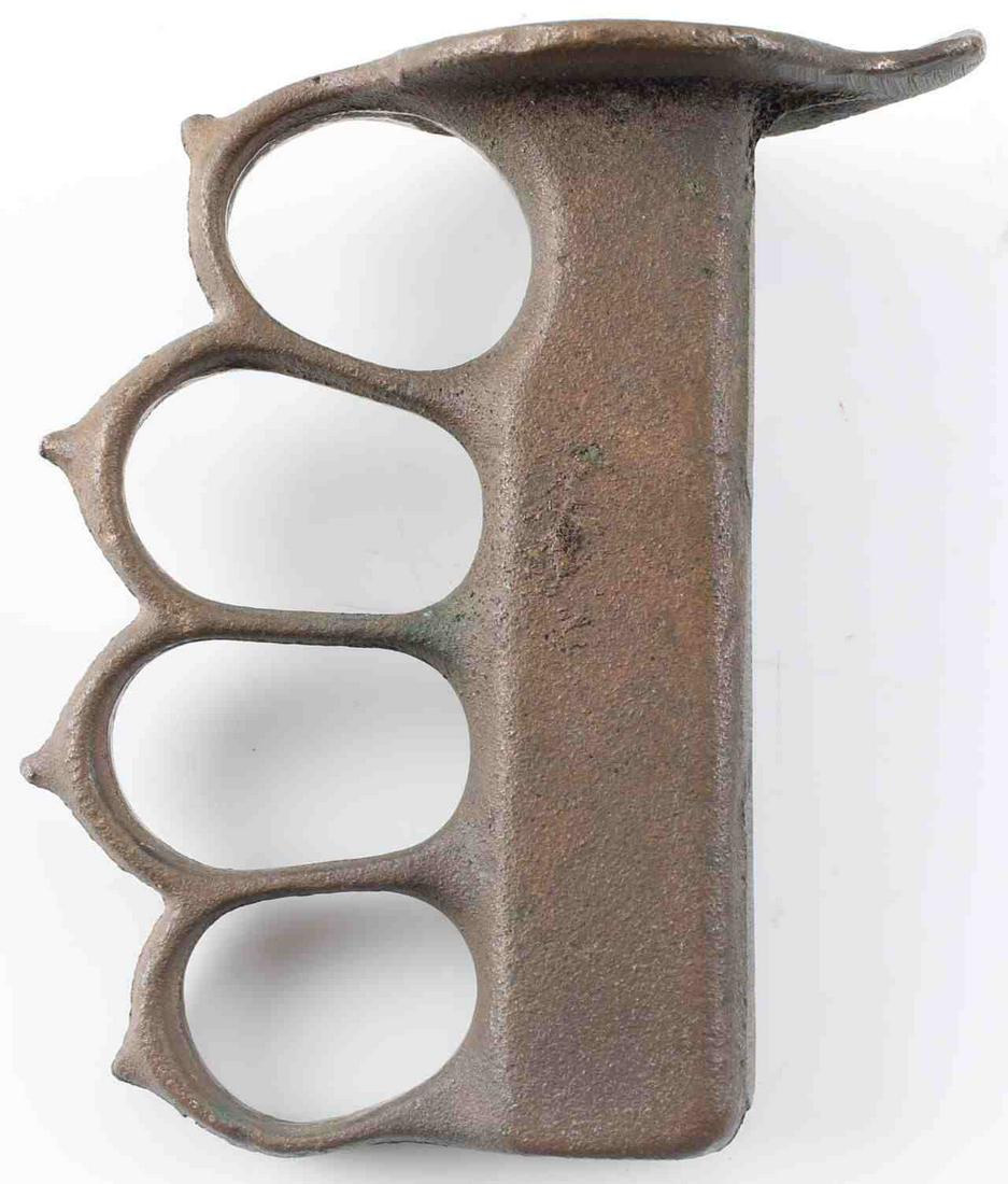 WWI US ARMY 1918 TRENCH KNIFE BRASS KNUCKLE HANDLE: US WWI Army 1918 Brass Knuckle Knife Trench Knife Handle. Measures 2 3/4" wide by 4 3/16” tall. The front side of the handle is marked ‘US 1918’. Solid brass construction.