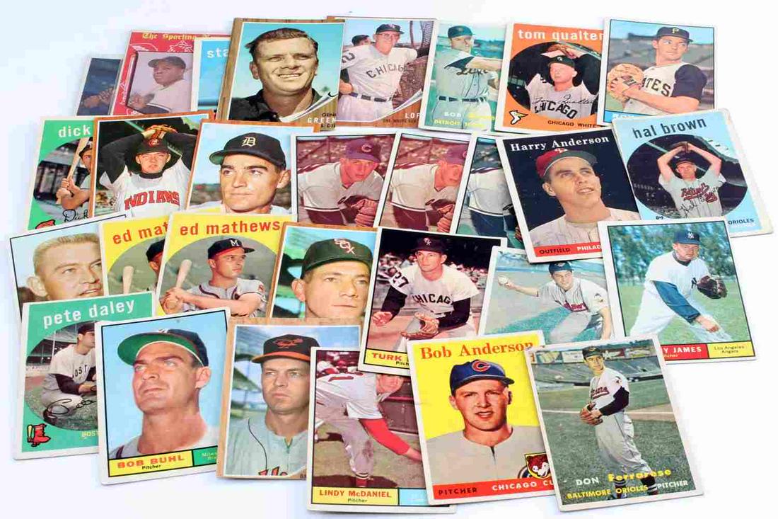 VINTAGE BASEBALL CARD LOT WILLIE MAYS STAN MUSIAL: Vintage Baseball Card Lot of 29. Lot includes Topps 1957 #10 Willie Mays, 1959 Bazooka All star Card of Willie Mays and 1959 Topps Stan Musial and 26 other cards. Cards are in very good condition.