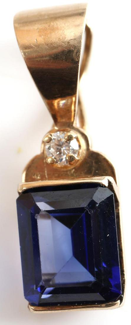 14K GOLD BLUE SPINEL & DIAMOND WOMENS PENDANT: Emerald cut blue spinel measuring 8 mm by 10 mm. Approximately 3.79 cts. Round cut diamond at top measuring 2.75 mm. .08 cts. Clarity: VS1-VS2 Color: G-I Total weight of 3.9 grams. This lot has a rese