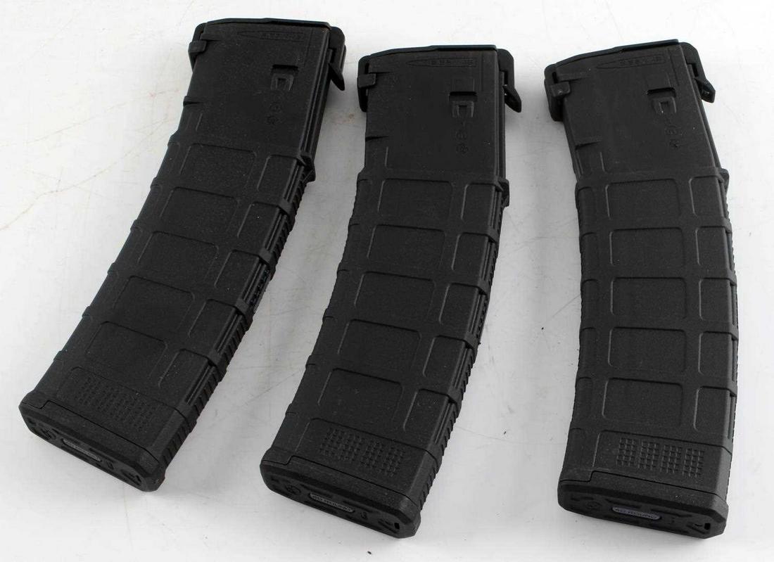 MAGPUL PMAG 40 AR M4 5.56 40 ROUND MAGAZINE LOT: Magpul PMAG AR M4 5.56 40 Round Magazine Lot of Three. Each magazine has a grey follower with a magazine topper. Measure 9.25 inches long. Very good condition.