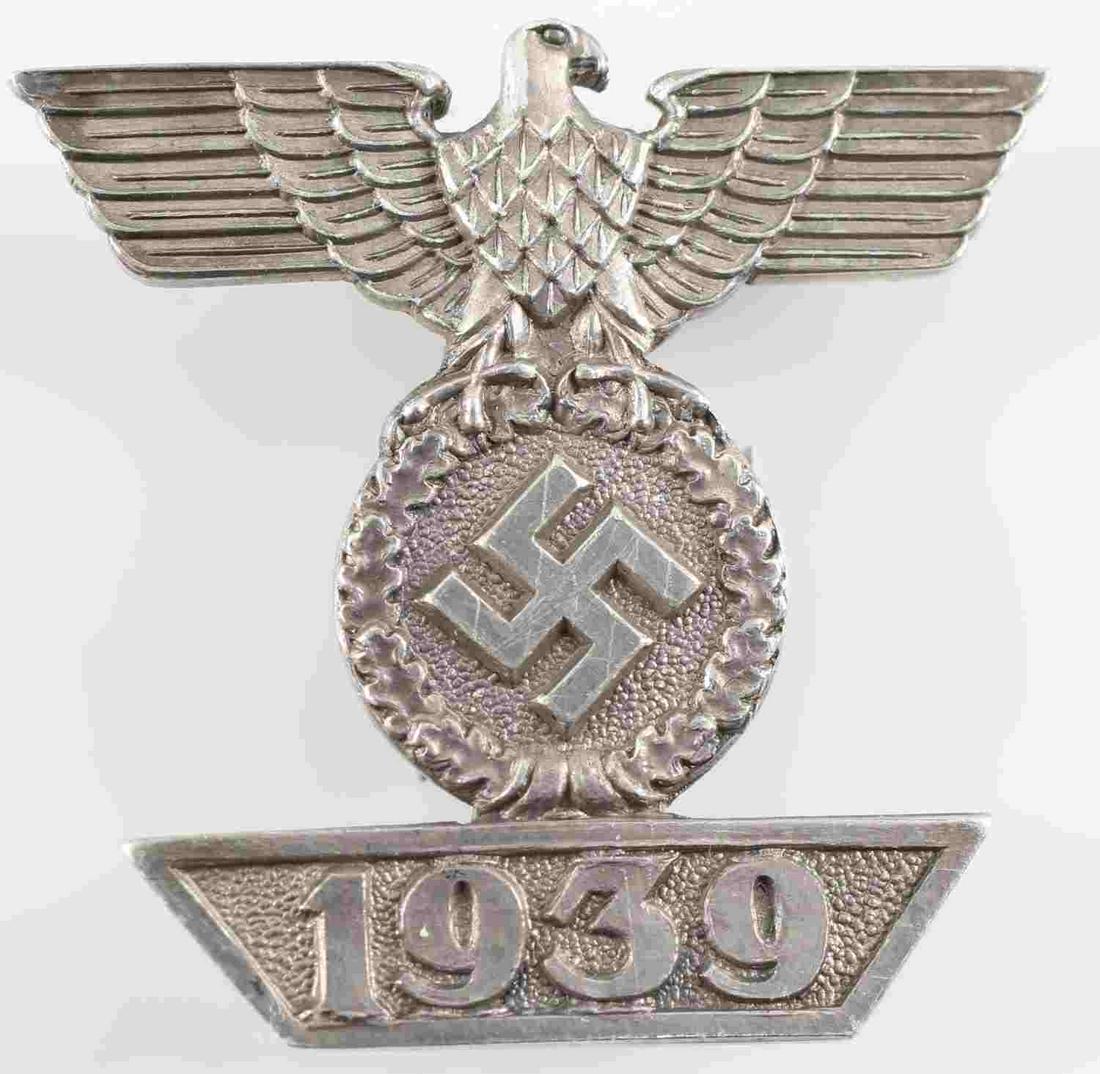 WWII GERMAN 3RD REICH IRON CROSS 2ND CLASS SPANGE: WWII German Third Reich Iron Cross 2nd Class Spange. Two prong attachment. Makers mark of "L/11". Very good condition. This lot has a reserve.