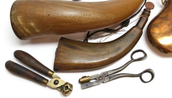 POWDER FLASK POWDER HORNS BULLET MOULDS - 2