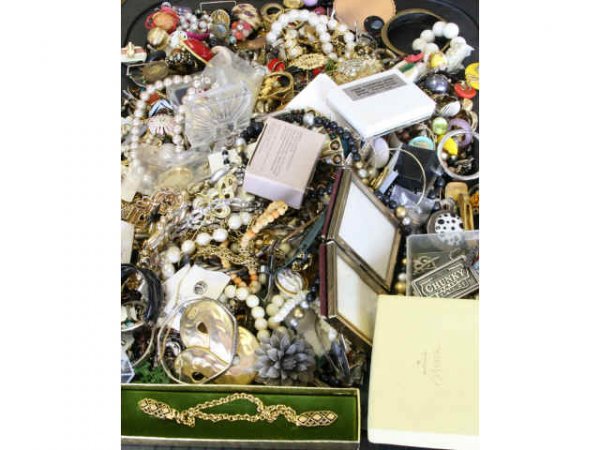 MISCELLANEOUS LARGE LOT OF COSTUME JEWELRY