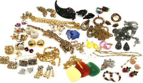 VINTAGE COSTUME JEWELRY EARRINGS BROOCH PENDANT