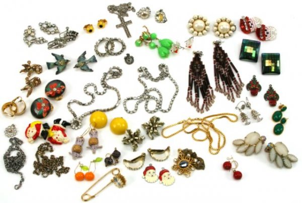 VINTAGE COSTUME JEWELRY EARRINGS NECKLACES