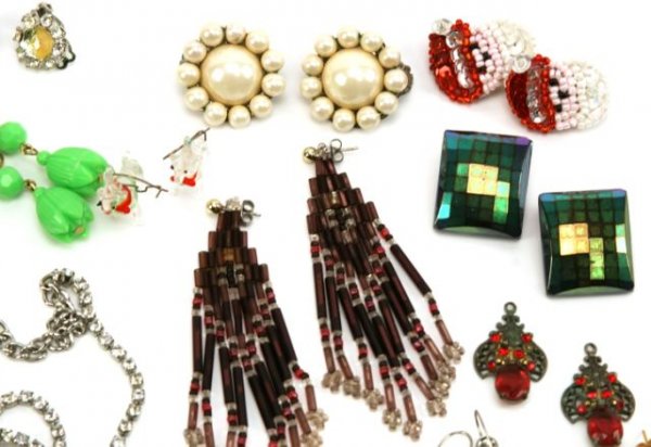 VINTAGE COSTUME JEWELRY EARRINGS NECKLACES - 2