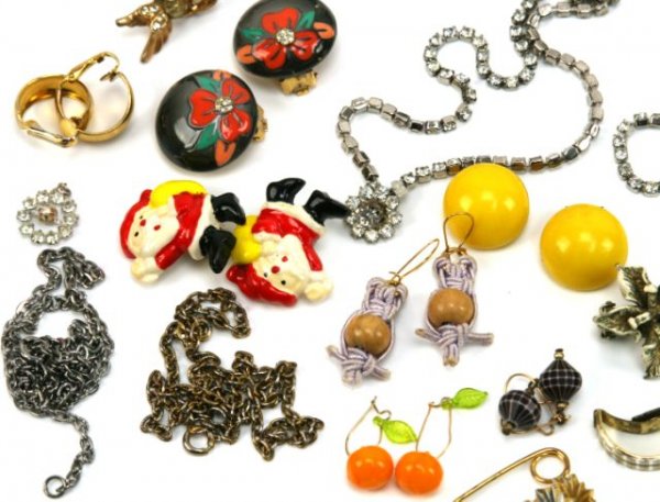 VINTAGE COSTUME JEWELRY EARRINGS NECKLACES - 3