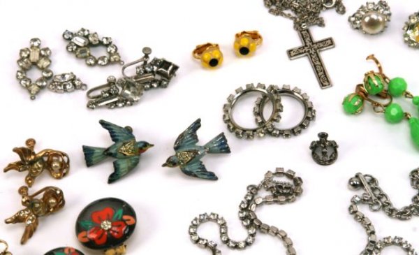 VINTAGE COSTUME JEWELRY EARRINGS NECKLACES - 4