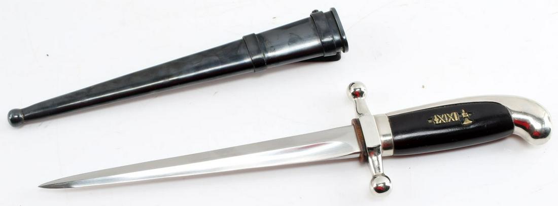 WWII ITALIAN FACIST MVSN BLACKSHIRT OFFICER DAGGER: WWII Italian Facist MVSN Black Shirt Officer Dagger. The dagger has an 8 inch blade and measures 12.75 inches overall. XIX and Fasces is on both sides of the handle.