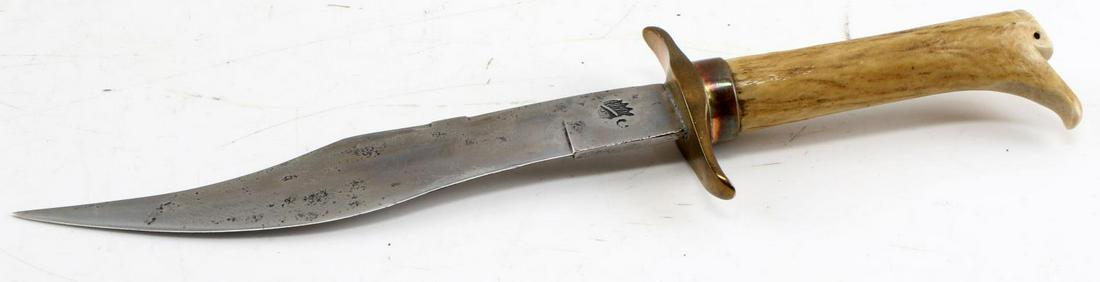 US INDIAN TRADE HUNTING KNIFE WITH HORN HANDLE: US Indian Trade Hunting Knife with Horn Handle. The blade measures 7.25 inches and shows some pitting. Brass crossguard, the handle measures 5 inches at the longest point. There is a makers mark of an