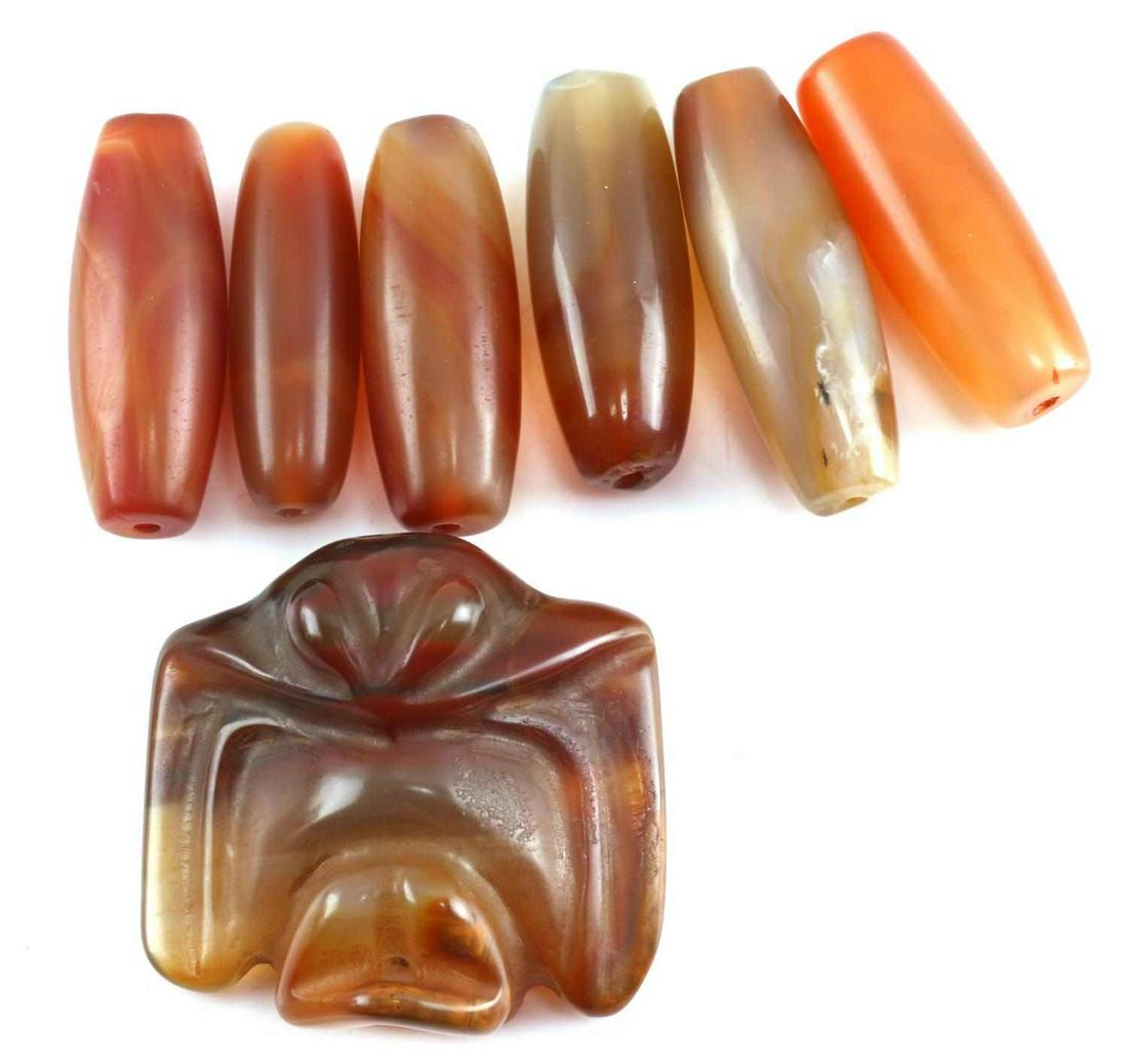 NATIVE AMERICAN INDIAN AGATE OWL PENDANT & BEADS: Native American Agate owl pendant measuring 2 inches by 2 inches, including two holes in back that can be used for stringing and 6 accompanying beads measuring 1.5 inches each, the holes having a diam