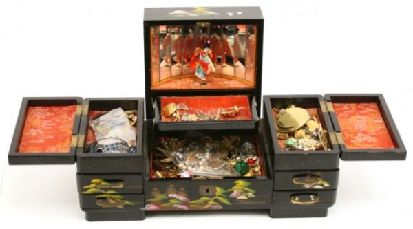 VINTAGE COSTUME JEWELRY BOX EARRINGS PINS HOLIDAY