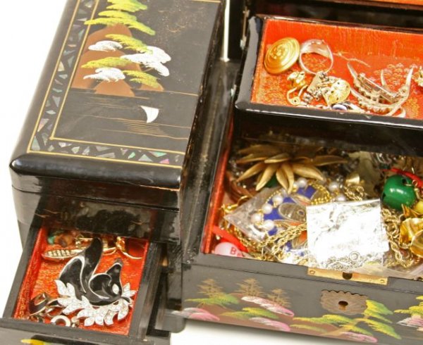 VINTAGE COSTUME JEWELRY BOX EARRINGS PINS HOLIDAY - 5