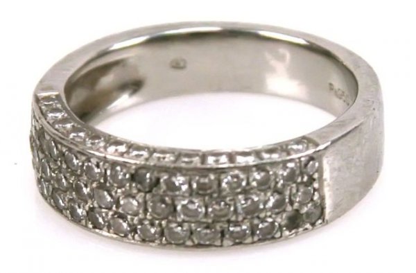 LADIES DIAMOND PLATINUM BAND 1 CARAT.