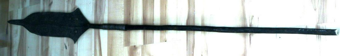 AFRICAN CONGO METAL TRIBAL KUBA SPEAR: African Congo Metal Tribal Kuba Spear. The spear measures approximately 70 inches. The spearhead measures 26.5 inches. The blade has a surface patina but, is in very good condition. This lot has a res