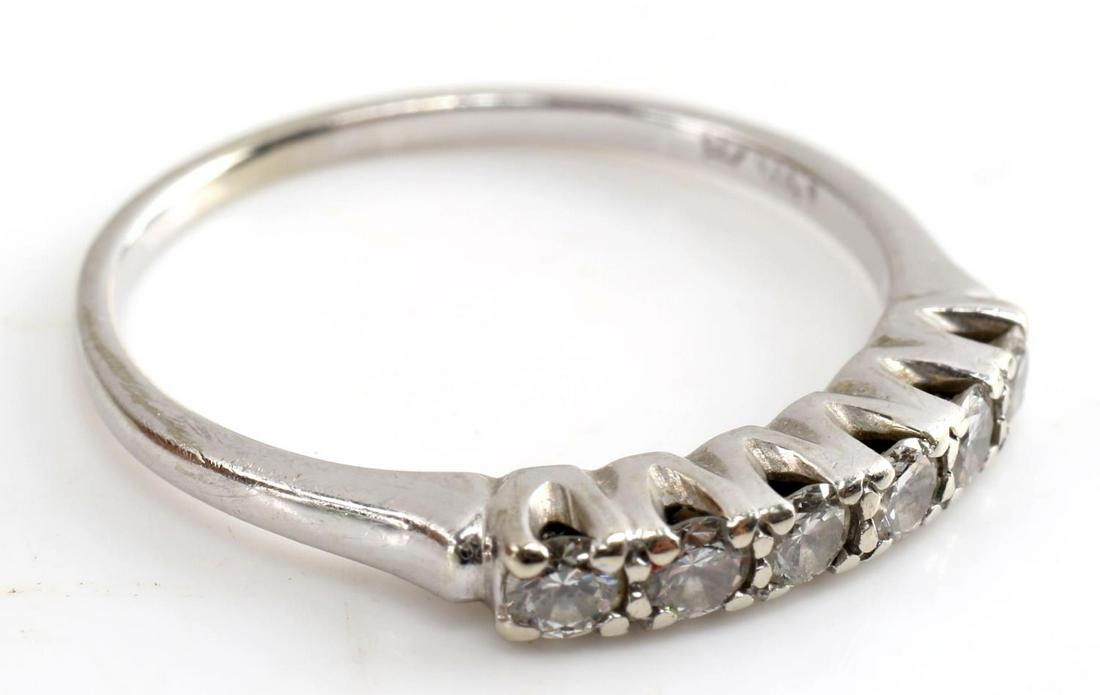 WOMENS DIAMOND ENGAGEMENT WEDDING RING .24 TCW: Six round cut diamonds measuring 2.25 mm. Total carat weight .24. VS2-SI1 clarity. J-L color. Size 6.5. Total weight of 1.8 grams. This lot has a reserve.