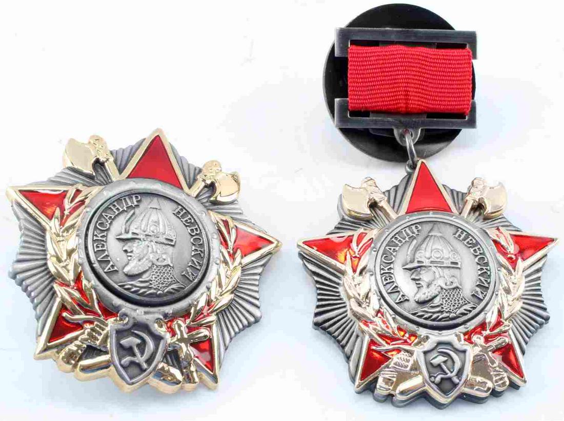 2 WELL MADE REPRO SOVIET RUSSIA ORDER ALEXANDER NESKY: Both are marked on the rear. They are marked "26558" and "4385". Enamel front with a screwback rear. Overall, the lot is in good condition. Unauthenticated; sold as is.