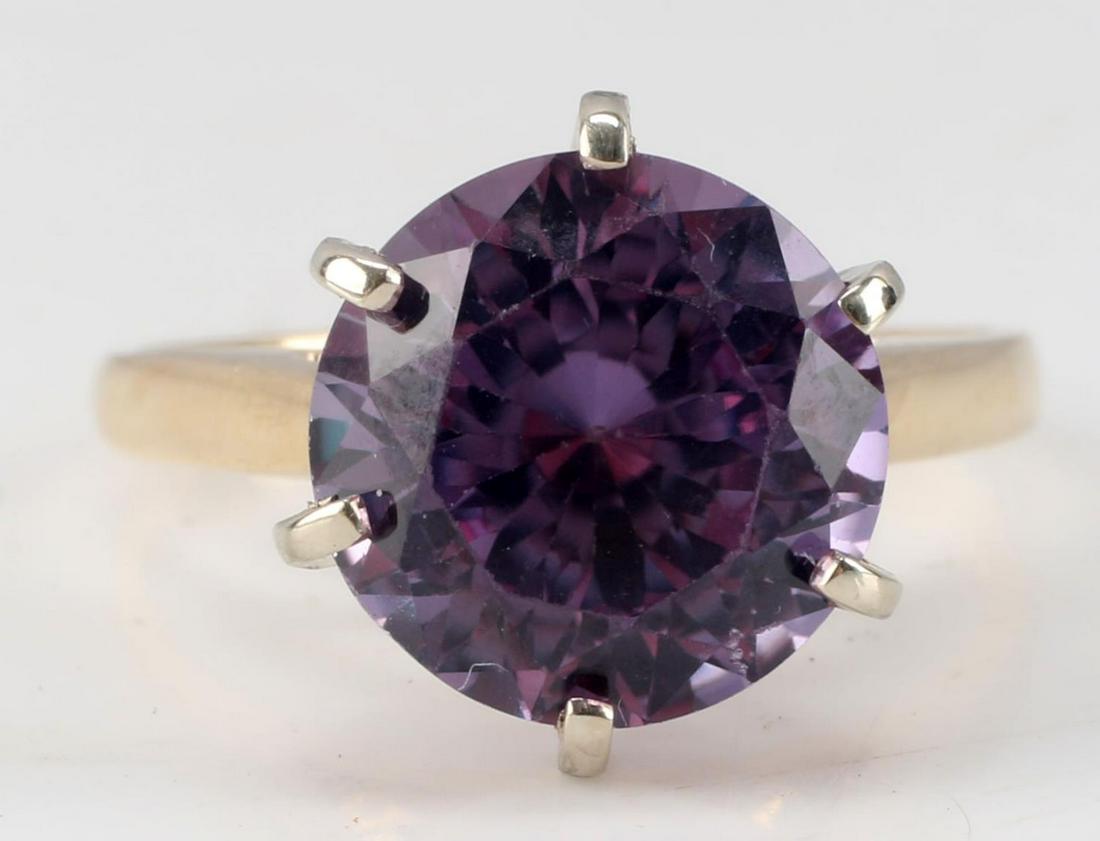 14KT GOLD AND 4 CARAT ALEXANDRITE SOLITAIRE RING: Hallmarked GUL 14, 6 prong setting with 4.07 carat round Alexandrite. size 6 1/2. Total weight 3.8 grams. This lot has a reserve.