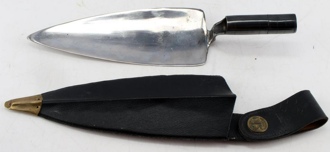 US SPRINGFIELD TRAPDOOR SPADE BAYONET W SHEATH: Spade bayonet with a 10 inch blade, blued steel handle, two-piece, marked at side 'Pat. Apr-16-18-72.' Little oxidation to blade. Comes in US leather sheath. Very good condition.