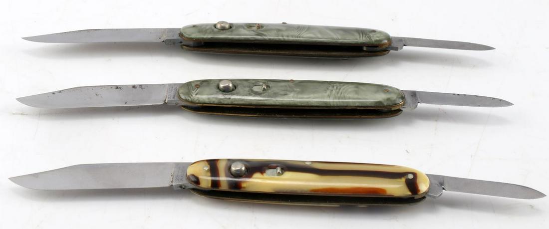 VINTAGE SCHRADE WALDEN SWITCHBLADE LOT OF THREE: Vintage Schrade Walden Switchblade Lot of Three. Each handle is composed of an acrylic resin. All buttons are functional. Measures 8.25 inches when fully extended. Blades measure 2.75 inches and 1.75