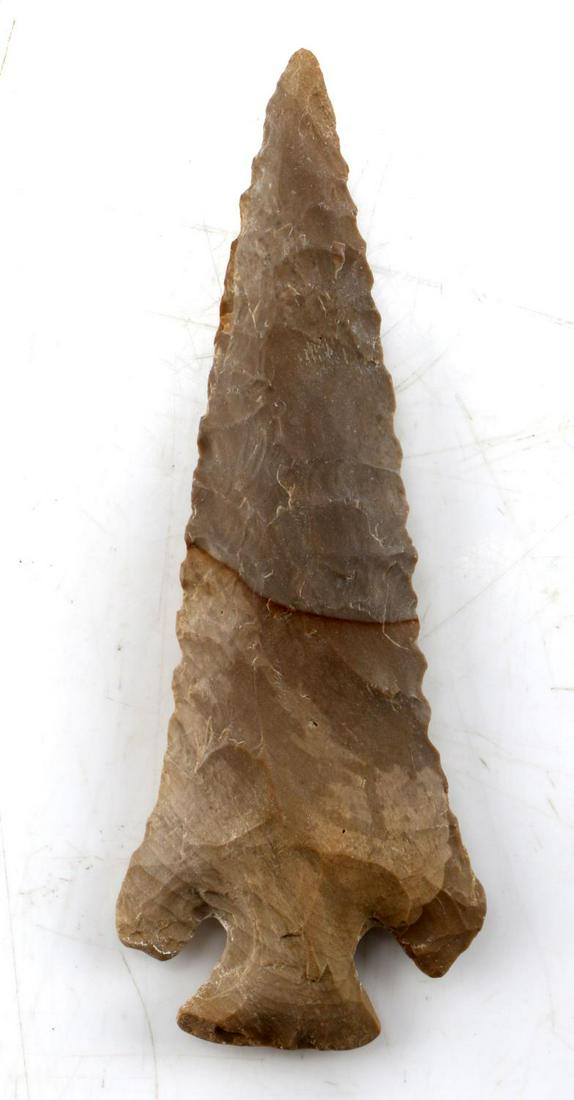 BUFFALO RIVER CHERT LOST LAKE ARROWHEAD POINT: Smooth river chert, slight ridge off midline, broad and parallel flaking, 4.5 inches. Very good condition. From Perry county, TN.