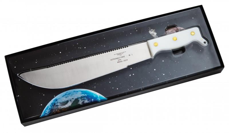 WR CASE AND SONS ASTRONAUT KINFE M1 12019: Embellished Machete Blade Measures 11 ¾ inKnife measures 17 in (48.0 cm) overall, 10.8 oz (306.2 g)Consecutive SerializationPackaged in Two-Piece BoxNASA has often reached out to different organizati