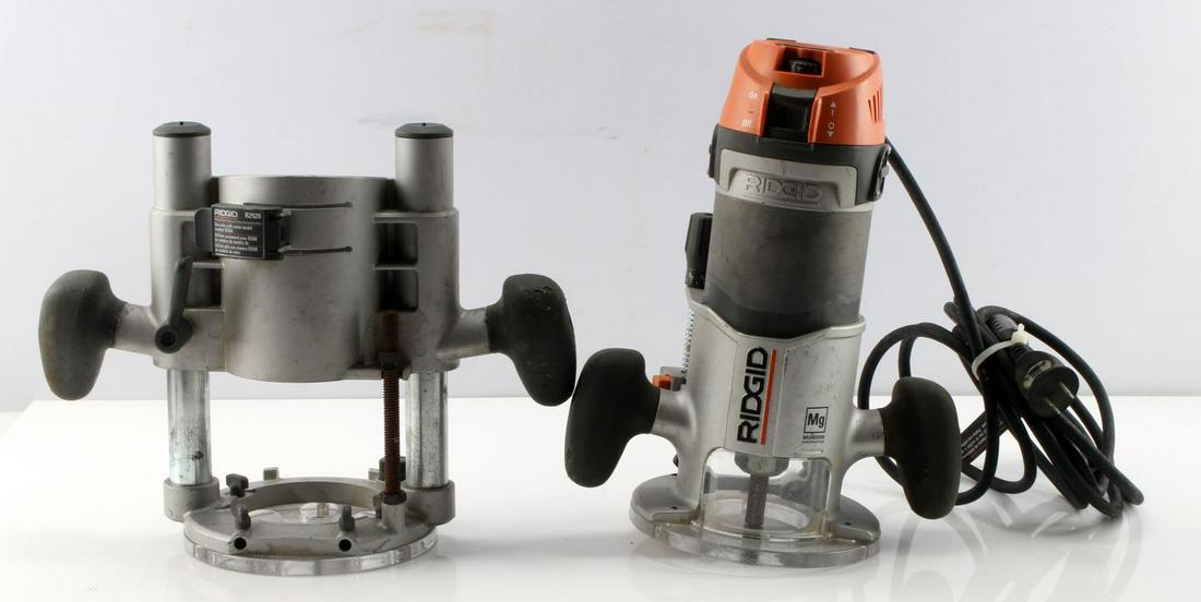RIDGID 120 VOLT ROUTER INCLUDING EXTRA ATTACHMENT: Model 2900 RIDGID 120 Volt Compact, Fixed Base Router. Hand-held. Includes original power cord and a secondary base attachment to be used only with model 2900. Some scratches and surface wear are pres