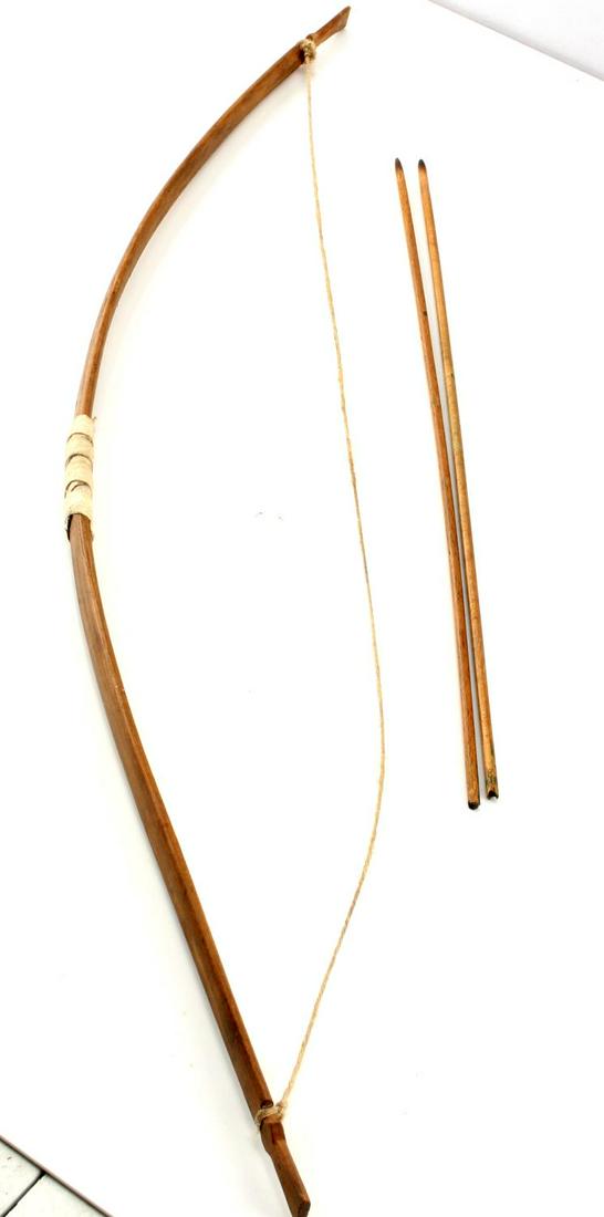 CIRCA 1900 PLAINS INDIAN CHILD BOW AND ARROW SET: Bow measures 25 inches, arrows 14 12 inches, used Plains Indian practice set for young children.