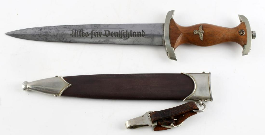 WWII GERMAN THIRD REICH J. P. SAUER SA DAGGER: Hilt and blade measures (35.3cm). Hilt measures (13 cm) while the blade measures (22 cm). J. P. Sauer & Sohn maker's mark and stamp clearly visible, crossguard stamped FP. Scabbard chape has a crack. 