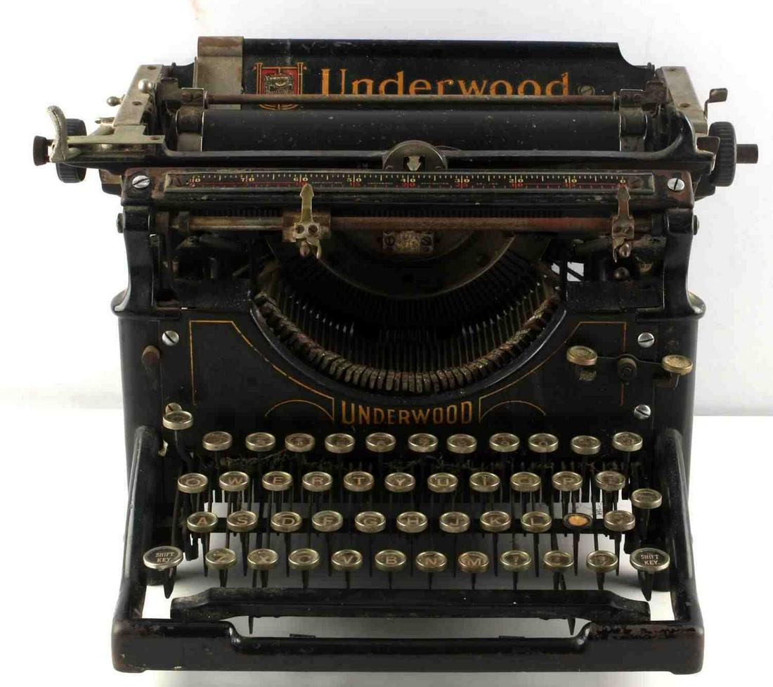 ANTIQUE UNDERWOOD 1930'S MODEL 6 TYPEWRITER: In need of service but seems functional, most keys do not stick.