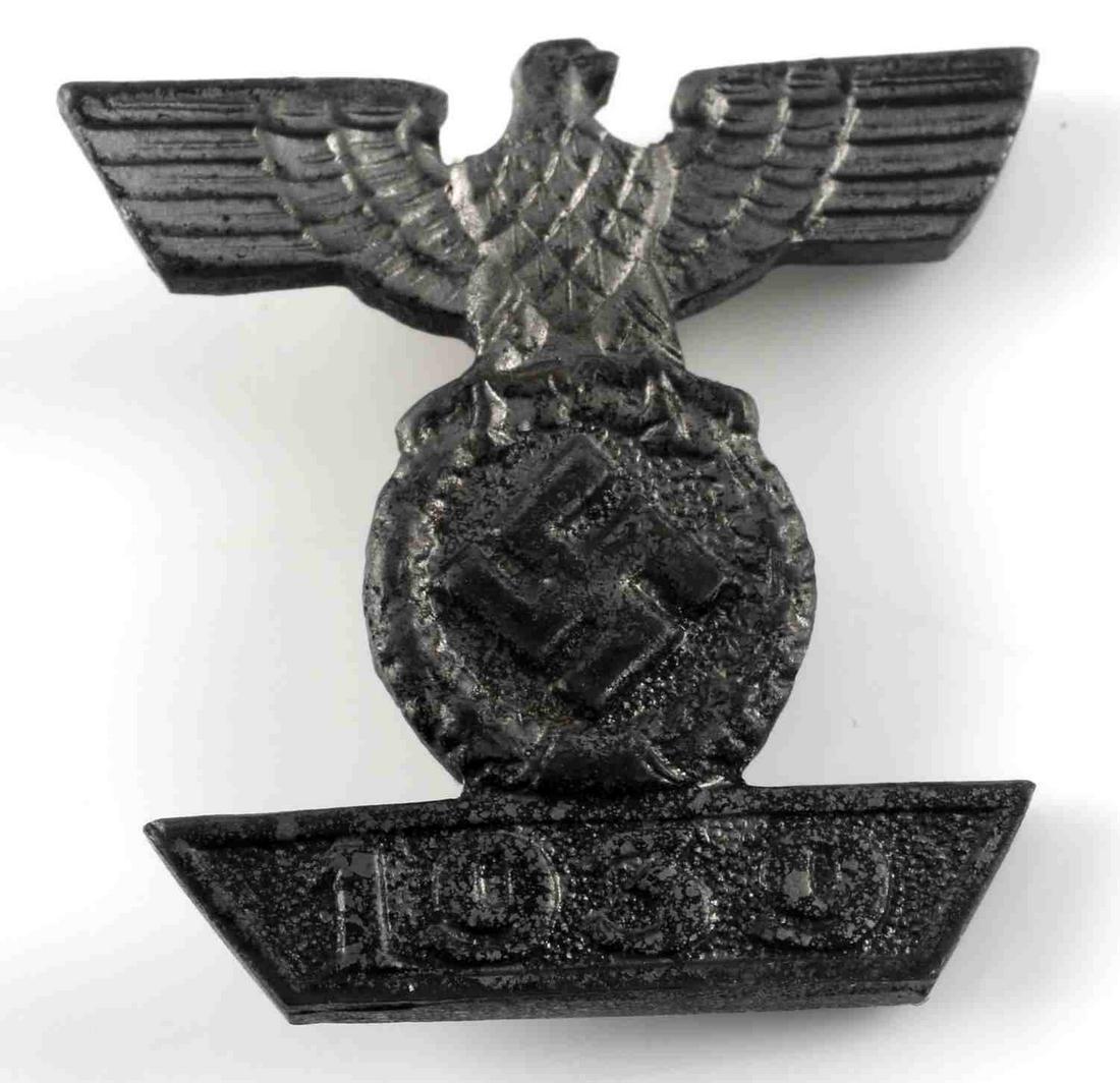 WWII GERMAN THIRD RIECH CLASP TO THE IRON CROSS: WWII German third reich clasp to the iron cross measuring 15/16 inches tall by 15/16 inches wide. Dated on front "1939". Reverse side features "U13" mark and has two opposite vertical pins. Unauthenti