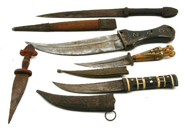 MIDDLE EASTERN KNIFE LOT OF 4 PLUS ANOTHER: Syrian Jambiya with 5.5 inch blade; Indian Jambiya, 8.5 inch blade (Horn grip wormed); another smaller with decorated horn grip; 2 other knives in poor condition. (5).