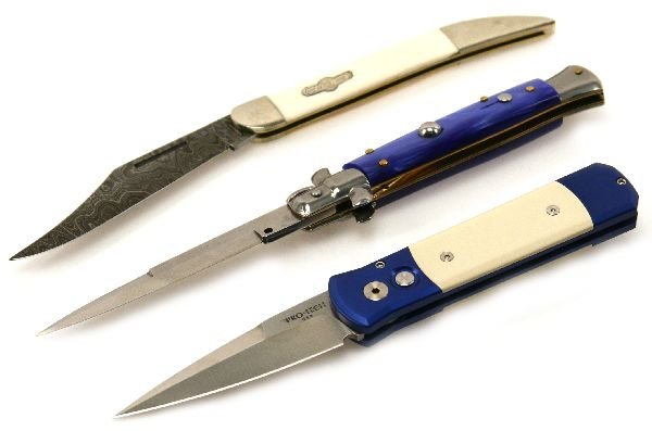 LOT 3 FOLDING POCKET KNIVES PRO TECH BEAR & SON: Lot of 3 pocket knives as follows: switchblade Pro Tech Godson Limited Edition (mint in box); Bear and Son folding knife (mint in box); and Frank B Italy switchblade knife.