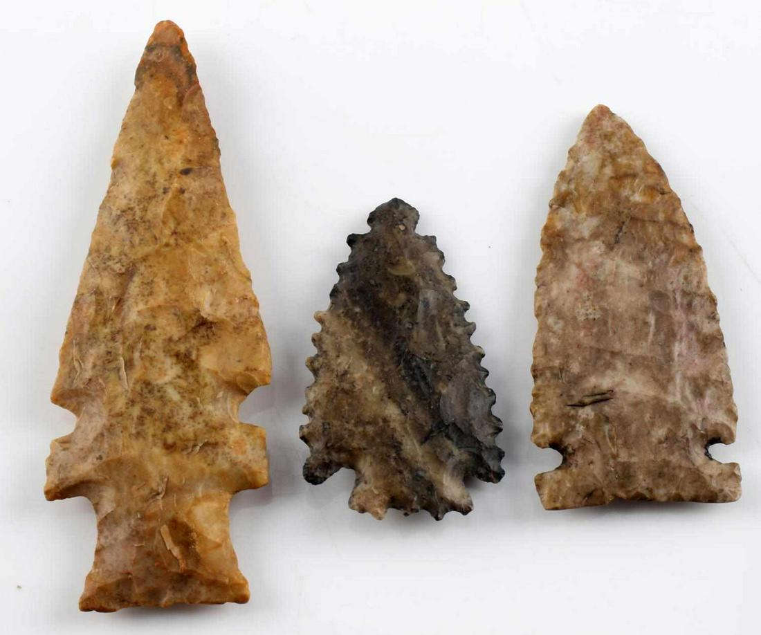 LOT OF 3 ARROWHEAD POINTS EVANS CACHE RIVER MORE: The Evans point has broad flaking, double notches, and worn edges. The Cache River point is a side notched point with broad and parallel flaking, made from some type of agate or jasper. The last point